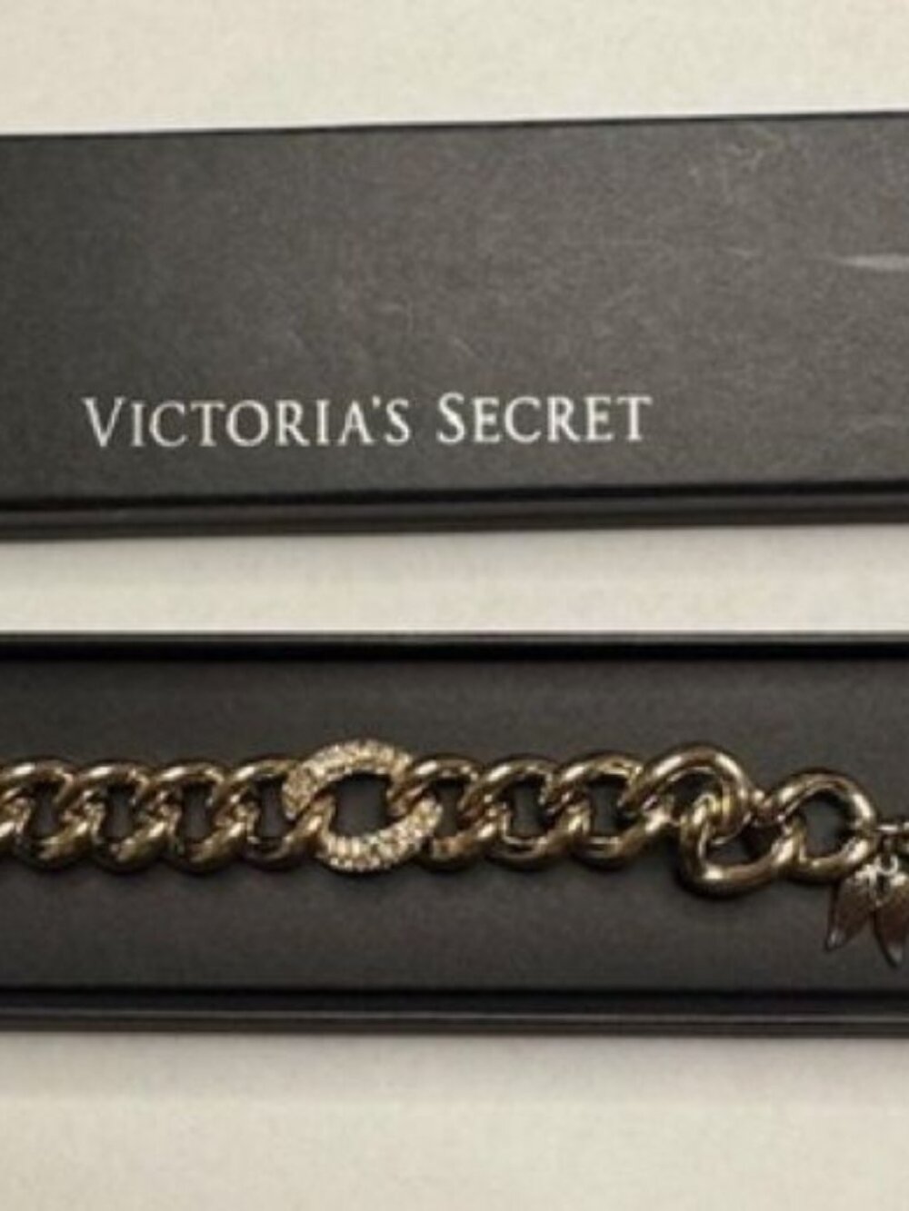 Victoria's Secret Gold Curb Link Chain Bracelet Crystal Toggle Closure Metal
